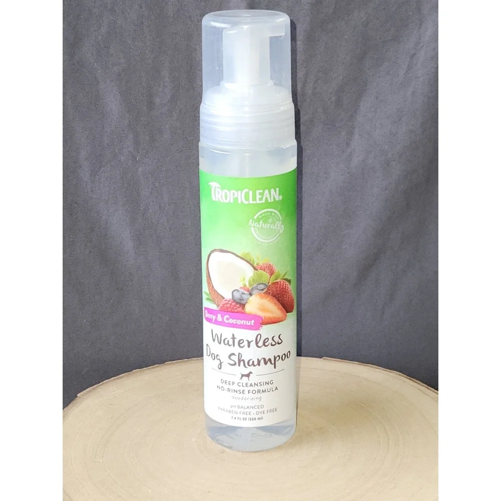 TropiClean Waterless Dog Shampoo Deep Cleaning Berry Coconut 7.4 oz/220ml~NEW
